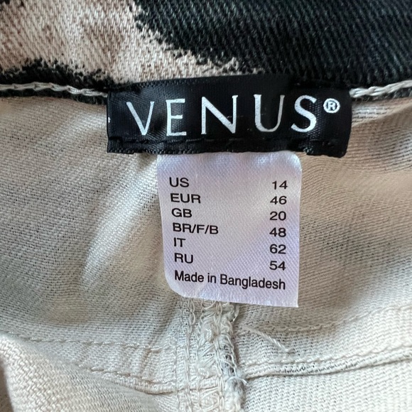 Zebra Print Capri Pants - Picture 2 of 3